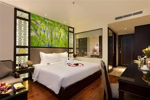 غرفة ديلوكس بسرير مزدوج أو سريرين منفصلين بإطلالة على المدينة، Thanh Lich Royal Boutique Hotel 1/2