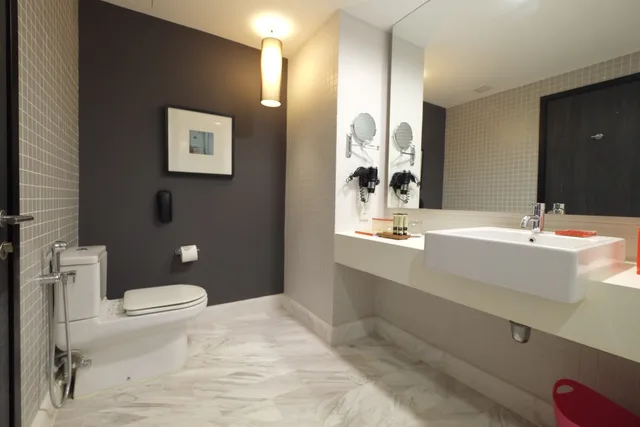 غرفة ديلوكس بسرير مزدوج، G Hotel Gurney 2/2