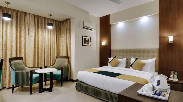 غرفة تنفيذية، The Pamposh New Delhi 2/3
