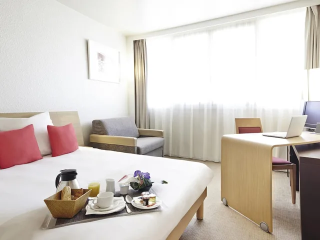 Standard, Double Bed, Sofa, Novotel Paris Nord Expo Aulnay 6/10