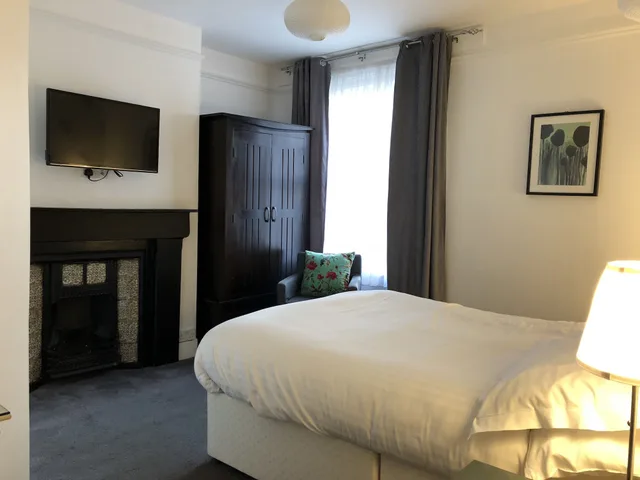 Room, Double Bed, Newton House 5/6