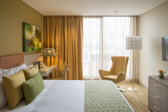 غرفة بزنس بسرير كوين، Hotel El Dorado Bogota 1/3