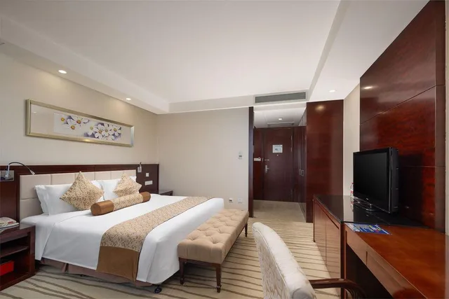 Business, Queen Bed, Sea View, New Century Hotel Qingdao 1/1