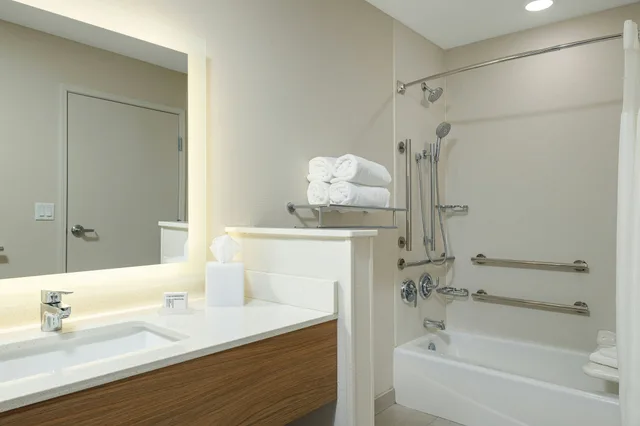غرفة بسريرين كوين، Fairfield Inn Suites Salina 3/4