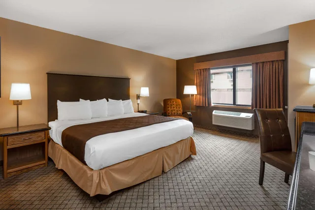جناح بسرير كينج بغرفة نوم واحدة، Americinn By Wyndham Hartford Wi 1/1