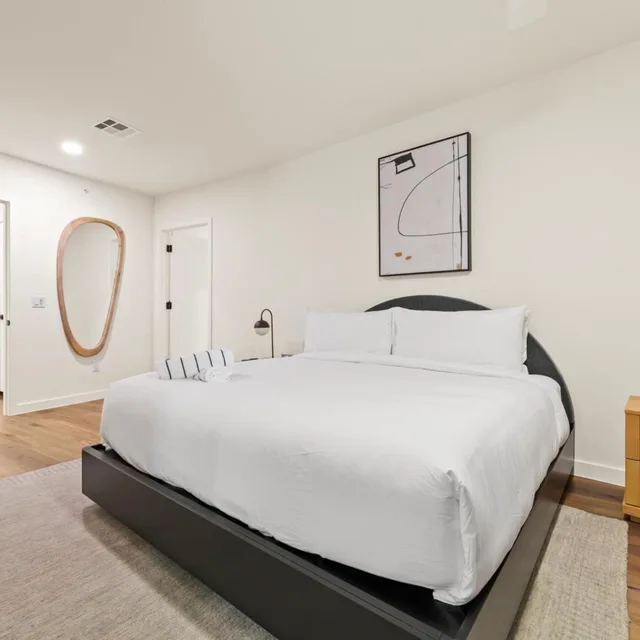 جناح تنفيذي بسرير كينج بشرفة بغرفتي نوم، The Code Hotel 4/10