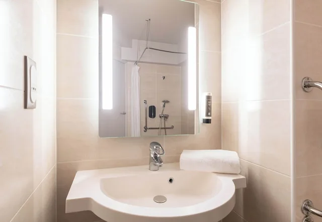 غرفة بسريرين منفصلين، B&B Hotel Lyon Venissieux 3/3
