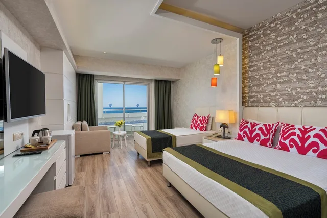 Standard, 1 Double and 1 Single Bed, Murphy Bed, Pool Side، Orange County Alanya 9/10