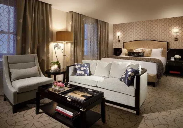غرفة ديلوكس بسرير كينج، Rosewood Hotel Georgia 1/1