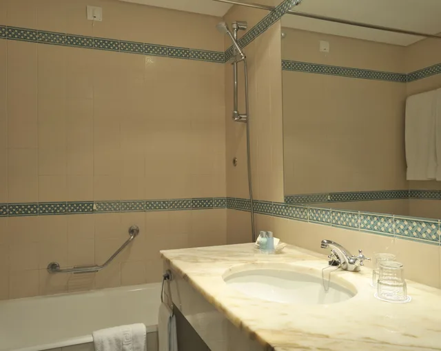غرفة بسريرين منفصلين بإطلالة على البحر، Pestana Vila Lido Madeira 6/6