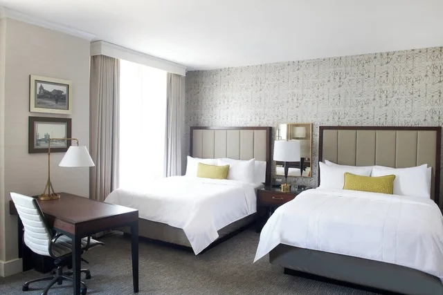 غرفة بسريرين كوين مع أريكة لذوي الإعاقة، Marriott Syracuse Downtown 1/5