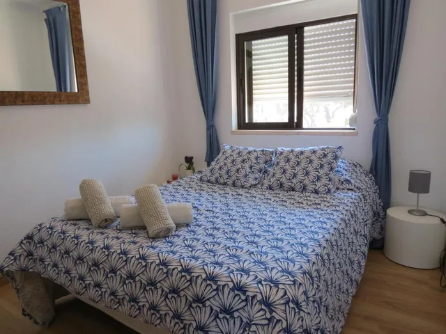 غرفة بسرير مزدوج بحمام مشترك، Sublime Sun and Van by Meco Stays 1/5