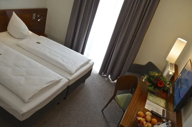 غرفة قياسية بسريرين منفصلين، Augusten Hotel 2/4