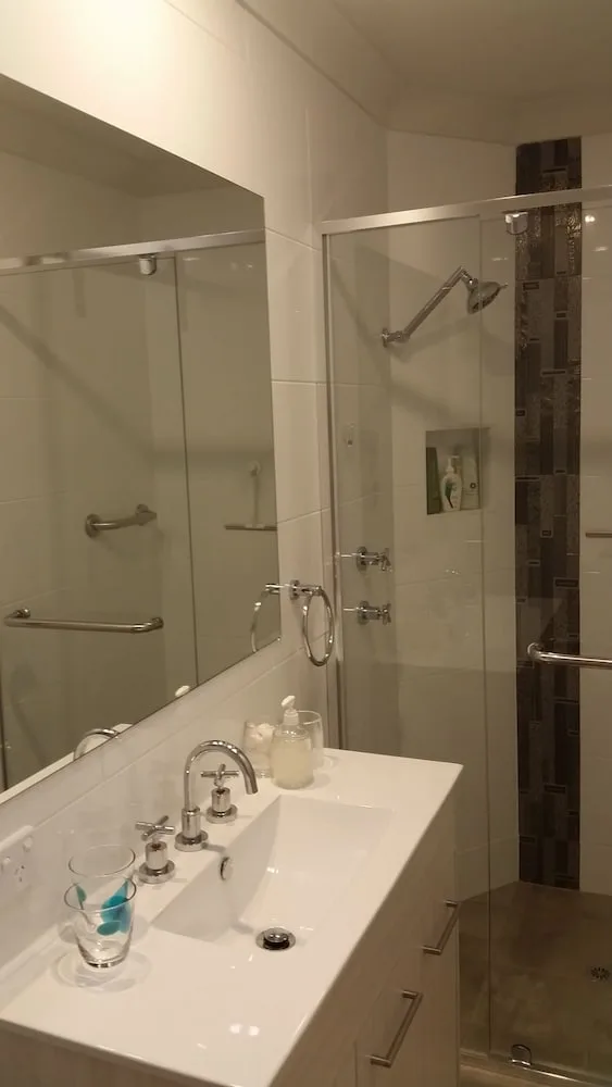 غرفة بسرير كوين، Bellevue Bed and Breakfast Mclaren Vale 2/3