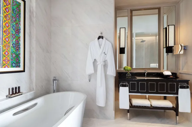 غرفة غراند بريميير بسرير كينج، Sindhorn Kempinski Hotel Bangkok 3/3