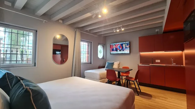 شقة بسريرين كوين بغرفة نوم واحدة في الملحق، Venice Michelangelo Hotel 8/10