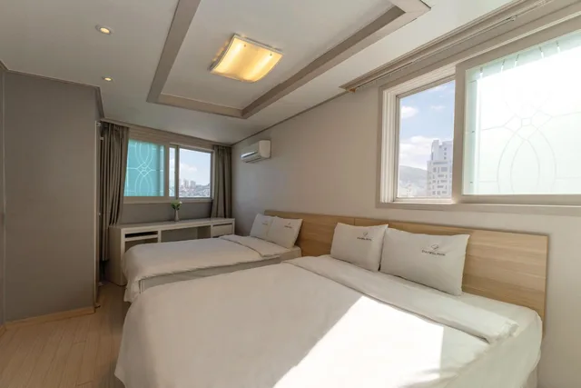 غرفة عائلية بسرير مزدوج، Staywell Hotel 1/10