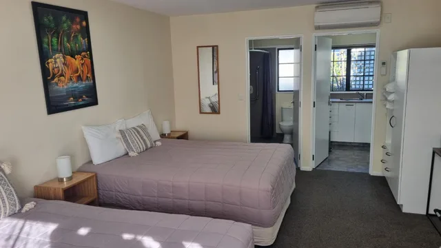 غرفة بسريرين منفصلين لذوي الإعاقة، Tudor Lodge Motel 2/2