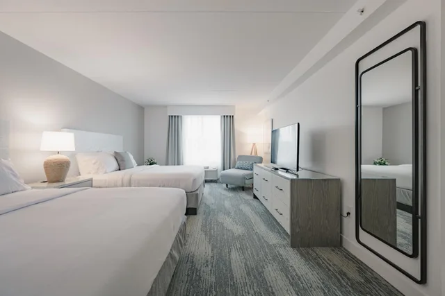 غرفة بسريرين كوين بحوض استحمام لذوي الإعاقة، Hotel Bethany Beach 3/10