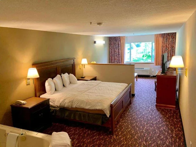 غرفة بسرير كينج، Quality Inn & Suites Wilsonville OR 4/5