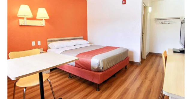 1 Queen Bed - Micfridge، Motel6 Kingsville, TX 3/7