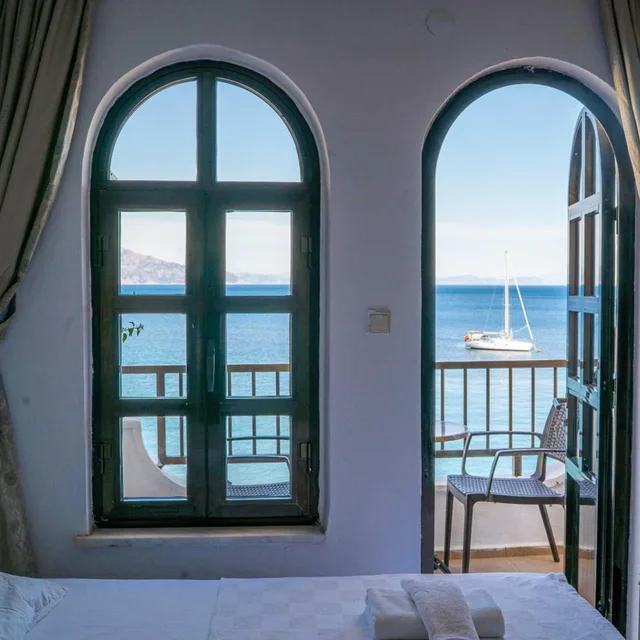 غرفة بسرير مزدوج أو سريرين منفصلين بإطلالة على البحر، Diplomat Hotel 9/10