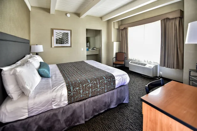غرفة ديلوكس بسرير كينج، City Center Inn and Suites 2/4