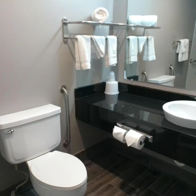 2 Queen Beds - Mobility Access Tub Nsmk، Motel6 Winslow, AZ 8/10
