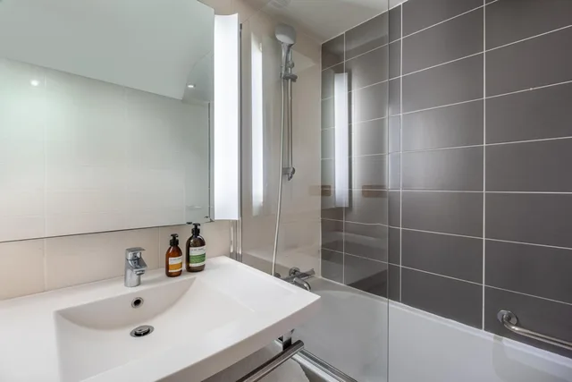 شقة بسرير مزدوج بغرفة نوم واحدة مع أريكة، FirstName Toulouse Residence, part of JdV by Hyatt 2/2