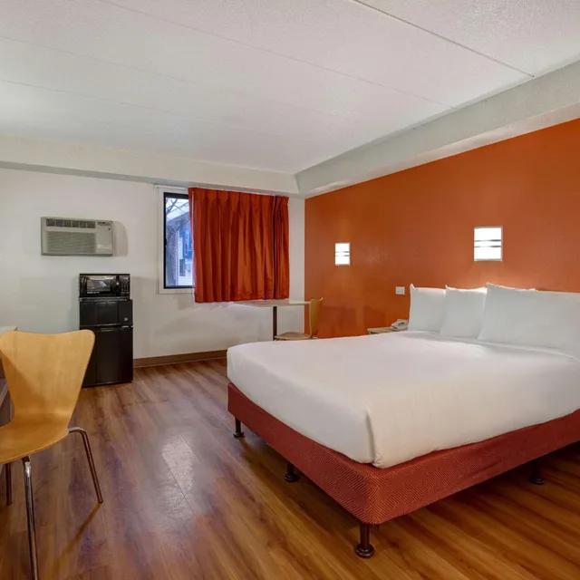 غرفة بسرير كوين، Motel6 Lakeville, MN - South - Lakeville 2/10