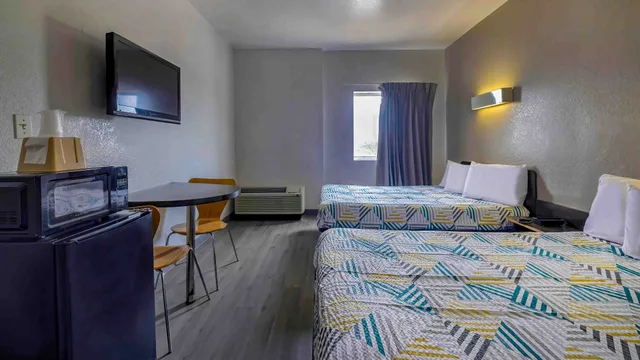 1 Queen Bed - Smoking, Micfridge، Motel6 Cedar Park, TX 3/4