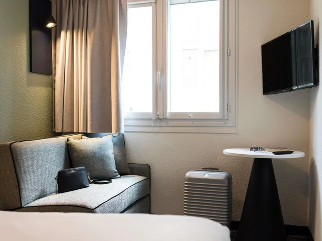 Standard, 1 Double and 1 Single Bed, Sofa, ibis Paris Italie Tolbiac 13ème 5/7