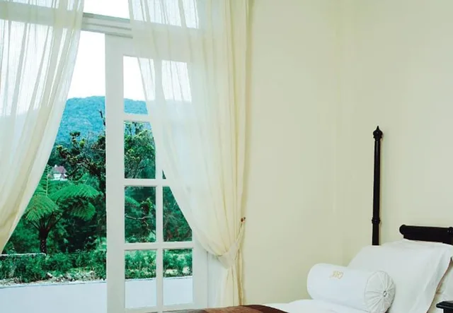 غرفة ديلوكس بسرير كينج بشرفة، CAMERON HIGHLANDS RESORT 1/4