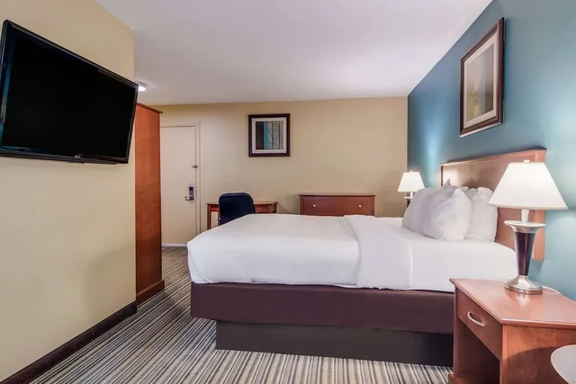 غرفة قياسية بسرير كوين، Best Western Plus Traverse City 2/10