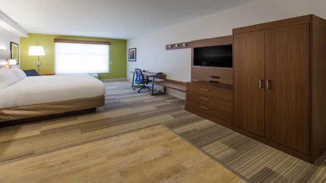 جناح، Holiday Inn Express Gatlinburg Downtown 8/10