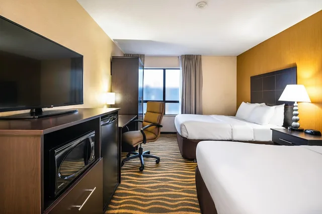غرفة بسريرين مزدوجين في طابق مرتفع، Quality Inn Barrie, ON 9/10