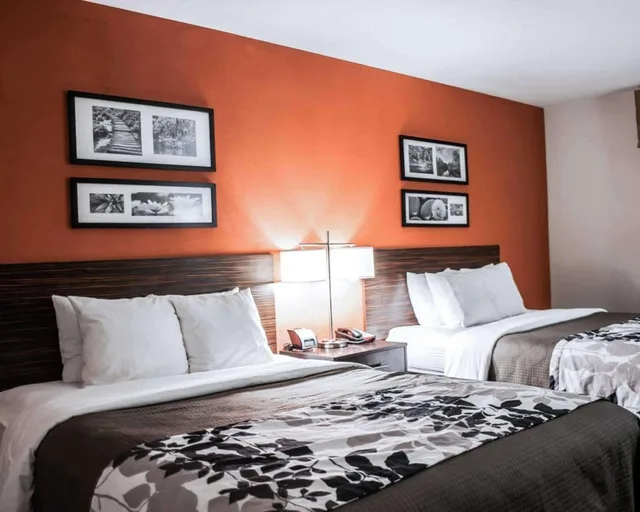 Efficiency, 2 Queen Beds, Accessible، Sleep Inn Suites Fort Campbell 2/2