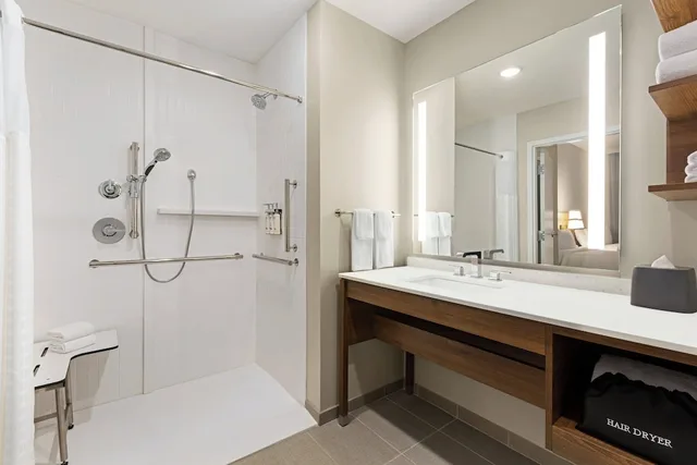 1 Bedroom, Suite, King Bed, Accessible, Staybridge Suites Houston East - Baytown 3/4