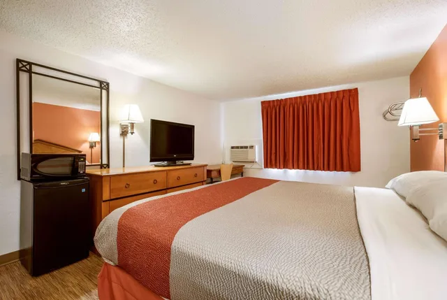 غرفة بسرير كينج للمدخنين، Motel6 Albert Lea, MN 5/10