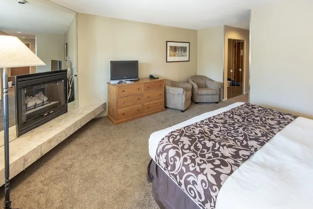 1 Bedroom, Condo, Loft, Twin Beds, King Bed, Sofa, Hot Tub، Village Gate House by Whiski Jack 6/10