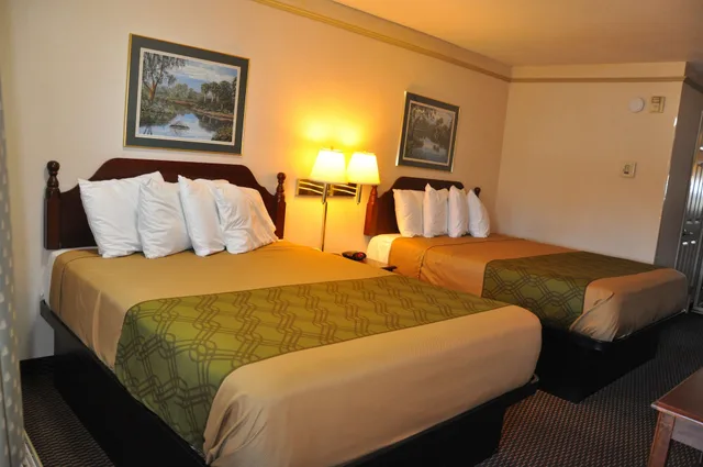 غرفة قياسية بسريرين كوين، Surestay Hotel By Best Western Castro Valley 1/6