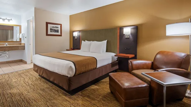 غرفة بسرير كوين، Best Western Discovery Inn 2/7