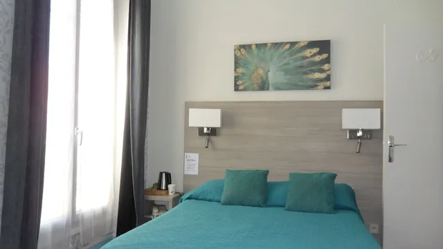 Room, Triple, 1 Double and 1 Single Bed, Hotel Jean Bart 3/5