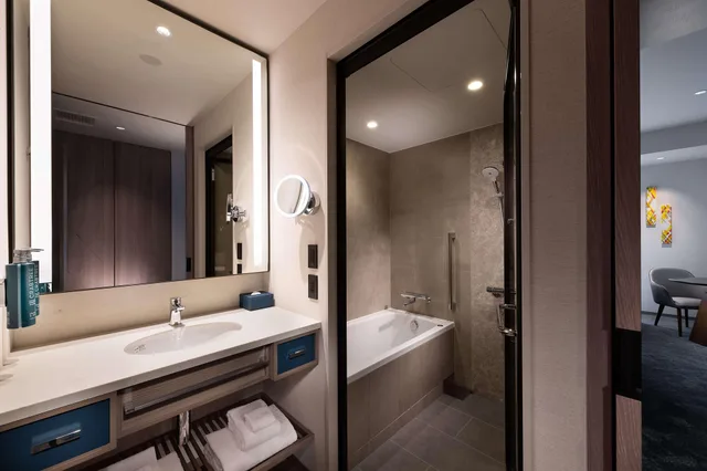 غرفة تنفيذية بسرير كينج، DoubleTree by Hilton Osaka Castle 5/5
