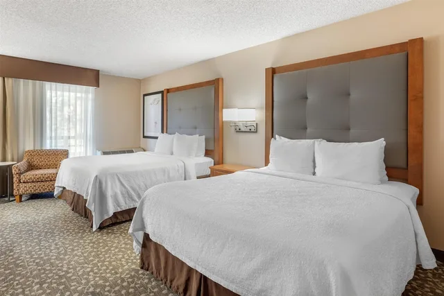 Standard, 2 Queen Beds, Ground Floor, Best Western Plus Oak Harbor Hotel & Conference Center 2/10