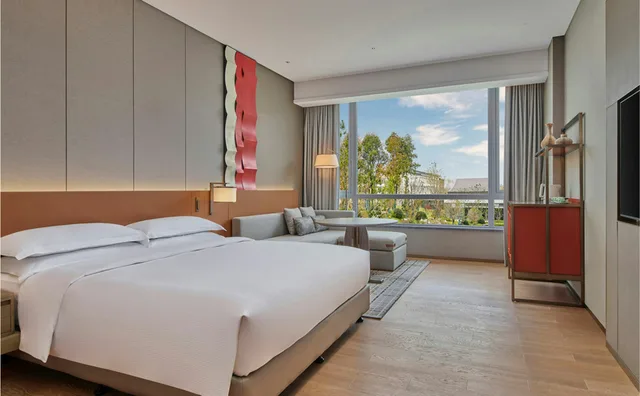 غرفة ديلوكس بسرير كينج، DoubleTree by Hilton Jiangxi Fuzhou 1/4