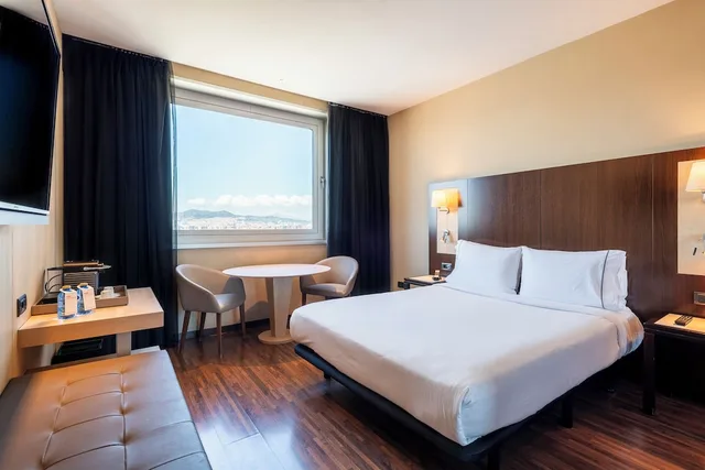 غرفة سوبيريور بسريرين منفصلين، Leonardo Royal Hotel Barcelona Forum 1/4