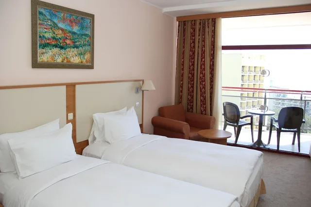غرفة بسرير كوين بإطلالة على البحر بشرفة، Apollo Resort 4/8