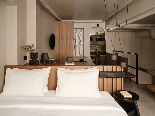 غرفة بسرير كينج، Hom Santorini - Adults Only 1/3