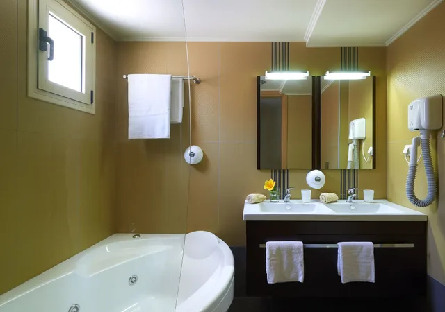 1 Bedroom, Executive, Suite, Double Bed, Sofa, Macaris Suites And Spa 3/3